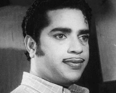 965 फिल्मों में काम कर चुका है ये सुपरस्टार, पोती की फिल्में रहीं फ्लॉप, बोलीं-  नेपोटिज्म को भी बर्बाद कर