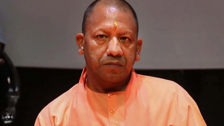 बिहार के मौलाना के बिगड़े बोल, CM योगी की मां पर की विवादित टिप्पणी, लखनऊ में लोगों ने फूंका पुतला