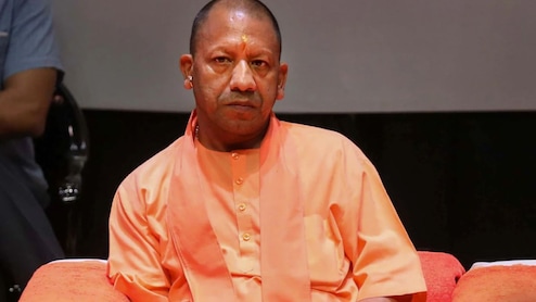 योगी सरकार का बड़ा तोहफा: 'पिंक रोजगार महाकुंभ 2026' में 5000 महिलाओं को मिली नौकरी, CM ने बांटे नियुक्ति पत्र