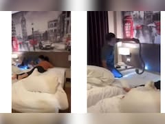 मौत छूकर निकल गई! सोते हुए कपल की गर्दन पर रेंग रहा था किंग कोबरा, देख निकल जाएंगी चीखें