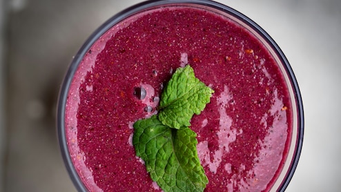 Beetroot Berry Smoothie Recipe: गर्मी में स्किन को नेचुरल ग्लो देने के लिए ट्राई करें बीटरूट-बेरी स्मूदी, जानिए बनाने की आसान रेसिपी