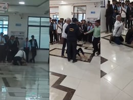 पुणे में बेटी को छेड़ना मनचले को पड़ा भारी, पिता ने कॉलेज के बाहर सरेआम कर दी 'धुलाई', वीडियो वायरल