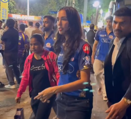 हार्दिक पंड्या के बेटे अगस्त्य का मां की तरह खयाल रखती दिखीं माहिका शर्मा, मैच के बाद पैपराजी को रोका बोलीं...