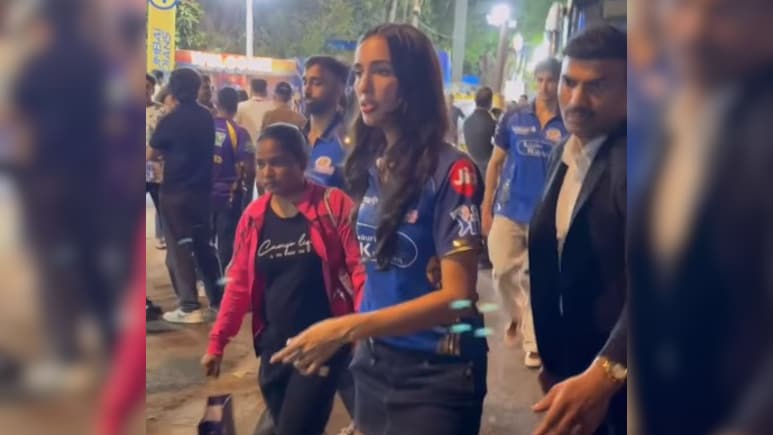 हार्दिक पंड्या के बेटे अगस्त्य का मां की तरह खयाल रखती दिखीं माहिका शर्मा, मैच के बाद पैपराजी को रोका बोलीं...