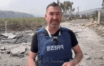 VIDEO: मौत बस छूकर निकल गई... लेबनान में रिपोर्टिंग कर रहा था पत्रकार, पीछे धमाके के साथ गिरी इजरायली मिसाइल