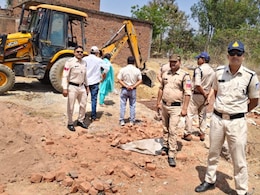 Madhya Pradesh News: नाले की जमीन पर बन रही थी दुकान, प्रशासन ने चलाई JCB, तस्करों ने कर रखे थे अतिक्रमण