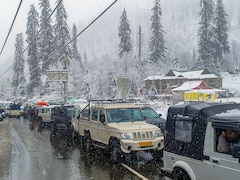 Video: Cars Abandoned, Tourists Stranded Near Atal Tunnel Amid Snowfall