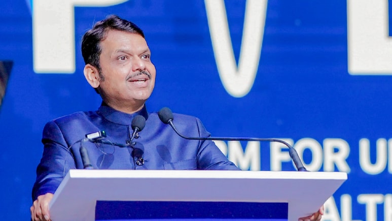 महाराष्ट्र में उड़ी लॉकडाउन की अफवाह, CM फडणवीस बोले- सब कुछ नॉर्मल, पेट्रोल-डीजल की कमी नहीं