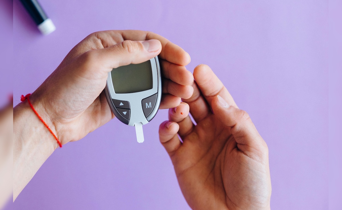 मीठा ही नहीं, ये ‘छिपे हुए कारण’ भी चुपचाप बढ़ा देते हैं ब्लड शुगर, एक्सपर्ट की चेतावनी सुनकर रह जाएंगे हैरान