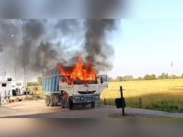 बूंदी में मेगा हाईवे पर दो वाहनों में आग, ड्राइवर ने कूदकर बचाई जान&nbsp;