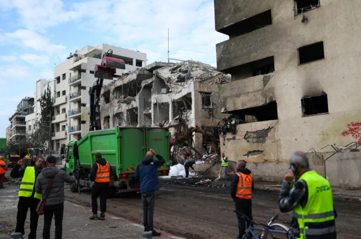 Iran-Israel War Live Updates: बेरूत के दक्षिणी इलाकों में 3 बड़े धमाके, त्रिपोली में फिलिस्तीनी कैंप पर इजरायल ने किए हमले