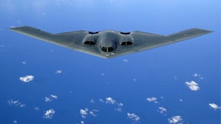 अमेरिका ने B-2 स्टील्थ बॉम्बर से ईरान पर गिराए 2000 किलो के दर्जनों बम
