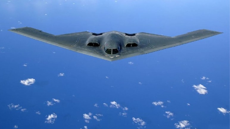 अमेरिका ने B-2 स्टील्थ बॉम्बर से ईरान पर गिराए 2000 किलो के दर्जनों बम