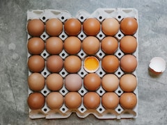 यूपी सरकार का आदेश, एक अप्रैल से अंडे के ऊपर लिखी होनी चाहिए एक्सपायरी डेट. एक्सपायर अंडा खाने से सेहत को क्या होते हैं नुकसान?