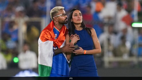 गर्लफ्रेंड से 'मिसेज' बनी माहिका शर्मा! वर्ल्ड कप जीतने के बाद हार्दिक पांड्या ने कही बड़ी बात