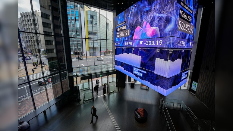 Asian Stocks Decline As Oil's Surge Saps Sentiment: Markets Wrap