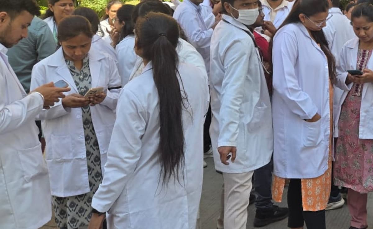 पूरे मध्यप्रदेश में चरमराई स्वास्थ्य सेवाएं ! 8 हजार जूनियर डॉक्टर हड़ताल पर, स्टाइपेंड वृद्धि की मांग पर अड़े