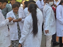 पूरे मध्यप्रदेश में चरमराई स्वास्थ्य सेवाएं ! 8 हजार जूनियर डॉक्टर हड़ताल पर, स्टाइपेंड वृद्धि की मांग पर अड़े