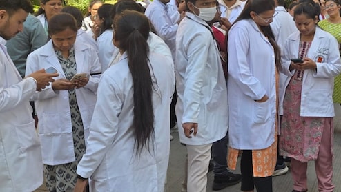 पूरे मध्यप्रदेश में चरमराई स्वास्थ्य सेवाएं ! 8 हजार जूनियर डॉक्टर हड़ताल पर, स्टाइपेंड वृद्धि की मांग पर अड़े