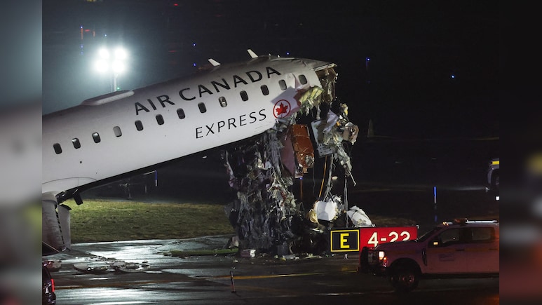 Black Box Recovered From Jet In Deadly LaGuardia Crash Probe