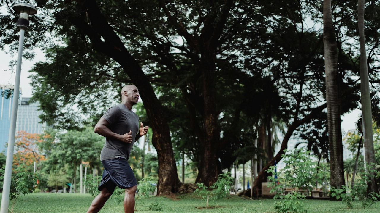 Explore 10 easy ways to dress for long walking days