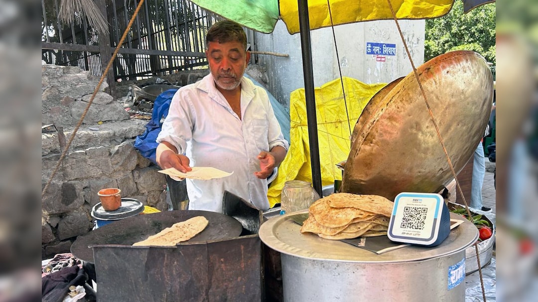 Satyapal cooks flatbreads at his roadside stall.