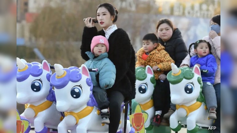 Chinese University Tells Students To 'Fall In Love' During Spring Break