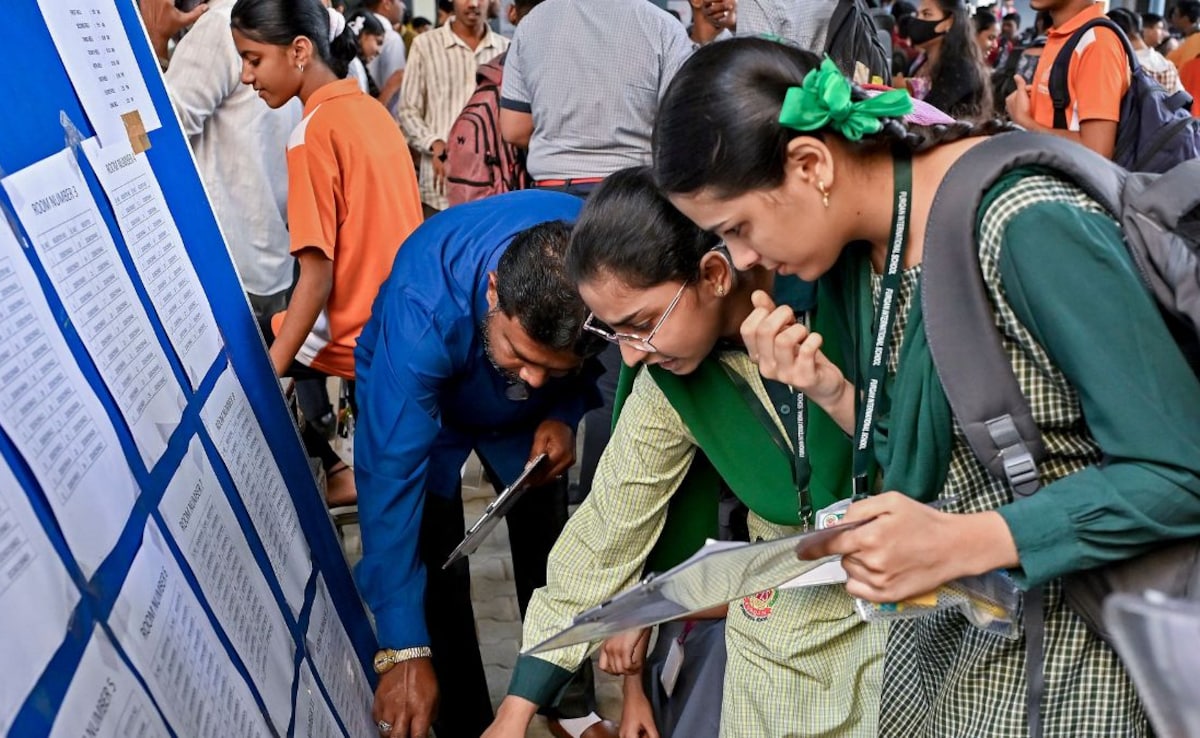 Bihar Board 10th Result 2026 Live:  पिछले साल के मुकाबले Toppers के नंबर में कितना है अंतर? देखिए यहां आंकड़े