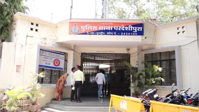 इंदौर के नंदा नगर में पति‑पत्नी के शव संदिग्ध हालात में मिले; आर्थिक तंगी की आशंका, पुलिस जांच में जुटी