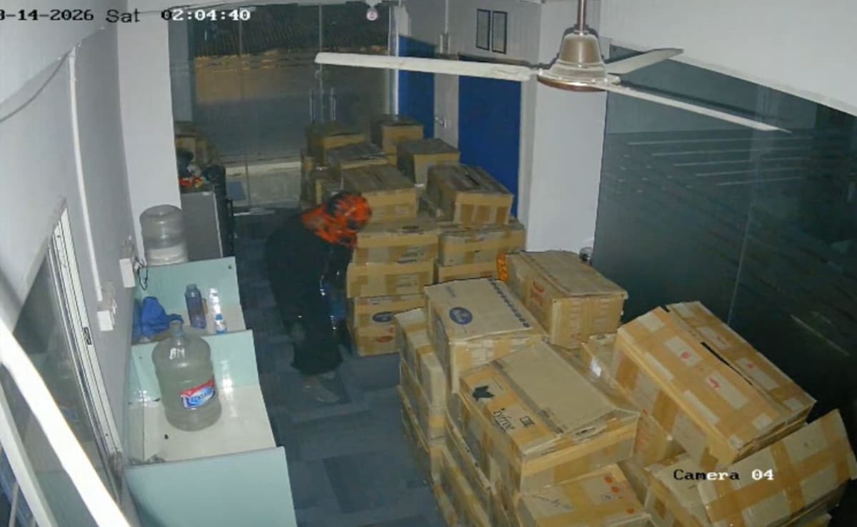 Father And Son Wear Burqas, Steal Computer Parts Worth Rs 80 Lakh In Bengaluru