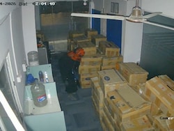 Father And Son Wear Burqas, Steal Computer Parts Worth Rs 80 Lakh In Bengaluru