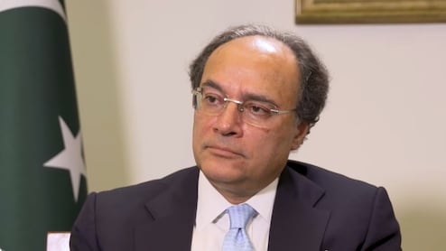 Pakistan Left With Only '28 Days Of Fuel'; Plans Covid-Era Restrictions As Hormuz Closure Hits Supplies