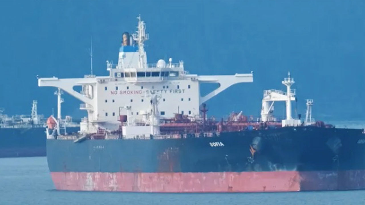 Indian Vessels Allowed Through Hormuz After Iranian Assurance; 'Jag Laadki' Clears War Zone