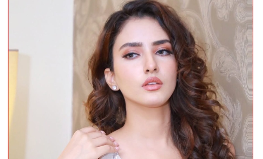 कौन हैं अकाइशा वत्स? जिन्होंने 'धुरंधर 2' में निभाया है उजैर बलोच की पत्नी का रोल, इन 5 फोटोज को देख कहेंगे- सारा अर्जुन से जरा भी नहीं कम