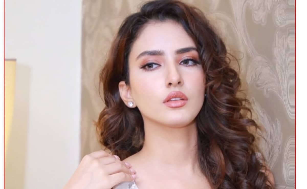 कौन हैं अकाइशा वत्स? जिन्होंने 'धुरंधर 2' में निभाया है उजैर बलोच की पत्नी का रोल, इन 5 फोटोज को देख कहेंगे- सारा अर्जुन से जरा भी नहीं कम