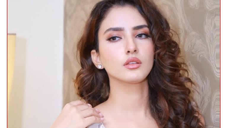 कौन हैं अकाइशा वत्स? जिन्होंने 'धुरंधर 2' में निभाया है उजैर बलोच की पत्नी का रोल, इन 5 फोटोज को देख कहेंगे- सारा अर्जुन से जरा भी नहीं कम