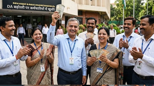 DA Hike: होली का तोहफा, सरकार ने महंगाई भत्ता 3% बढ़ाया, अब कितनी हो जाएगी सैलरी और पेंशन?