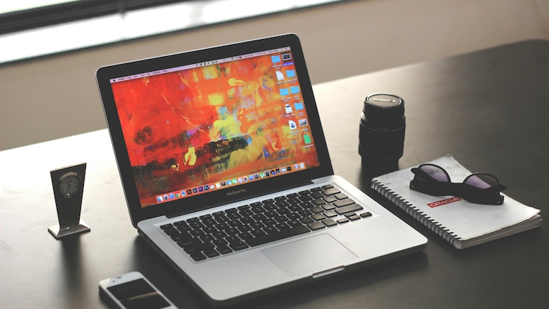 ये हैं टॉप लैपटॉप डील्स जो काम और स्ट्रीमिंग दोनों को बनाए तेज़, आज ही कर लें आधे से भी कम दाम में ऑर्डर