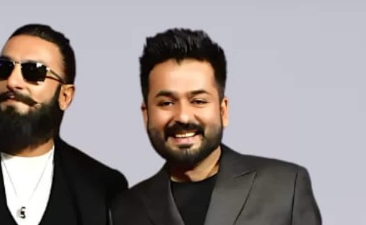 क्रिकेटर थे आदित्य धर, राजनीति के कारण अंडर-19 टीम से हुए बाहर, 1,300 करोड़ी फिल्म 'धुरंधर' देकर दुनिया भर में हुए मशहूर