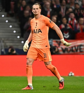 Tottenham Hotspur Sub Goalkeeper Antonin Kinsky After Two Huge Errors In 17 Minutes