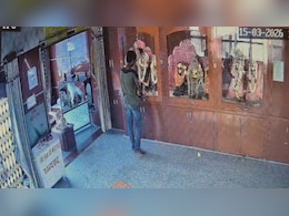 राजस्थान: बालाजी मंदिर में दर्शन के बहाने घुसा चोर, पूजा-पाठ कर चांदी के छत्र लेकर हुआ फरार