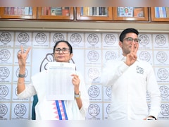 बैज और विक्ट्री साइन... उम्मीदवारों के ऐलान से ठीक पहले ममता का ये अंदाज, आत्मविश्वास या विपक्ष के लिए चुनौती?