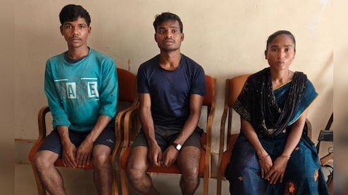 Kanker News: हथियारों के साथ 3 माओवादियों का सरेंडर, जंगल में पुलिस ने कराया भोजन, मानवीय चेहरा आया सामने