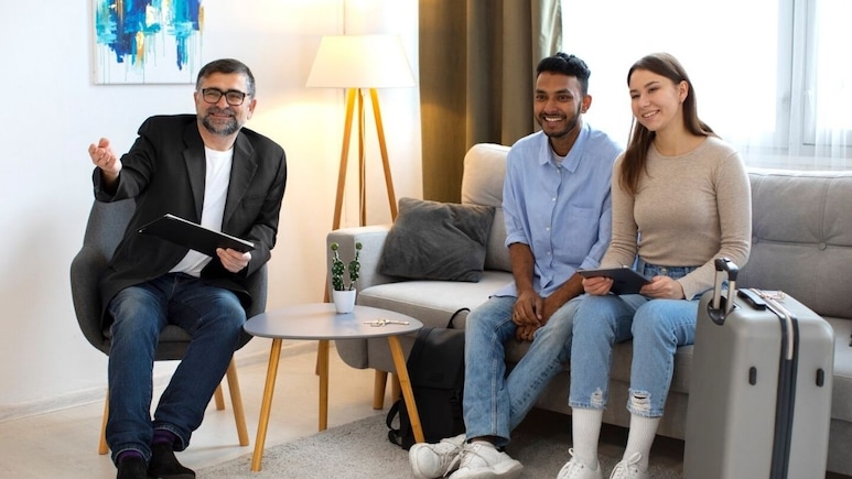 Airbnb क्या है और इसे कहां खोल सकते हैं? सोसाइटी या बिल्डिंग में खुला तो कहां करें शिकायत, जानिए क्या हैं Airbnb खोलने के नियम