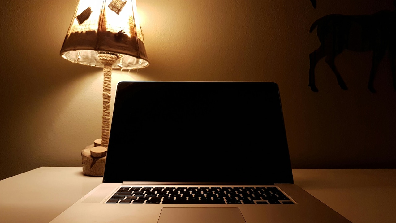 How To Pick An Eye-Safe Study Lamp Based On Colour Temp How To Pick An Eye-Safe Study Lamp Based On Colour Temp