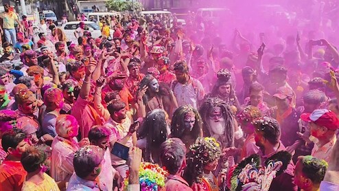 टोंक में छाई होली की खुमारी, ऊंट-घोड़ों पर उड़ा गुलाल, शान से निकला 'सम्राट' की सवारी' का जुलूस, देखें VIDEO