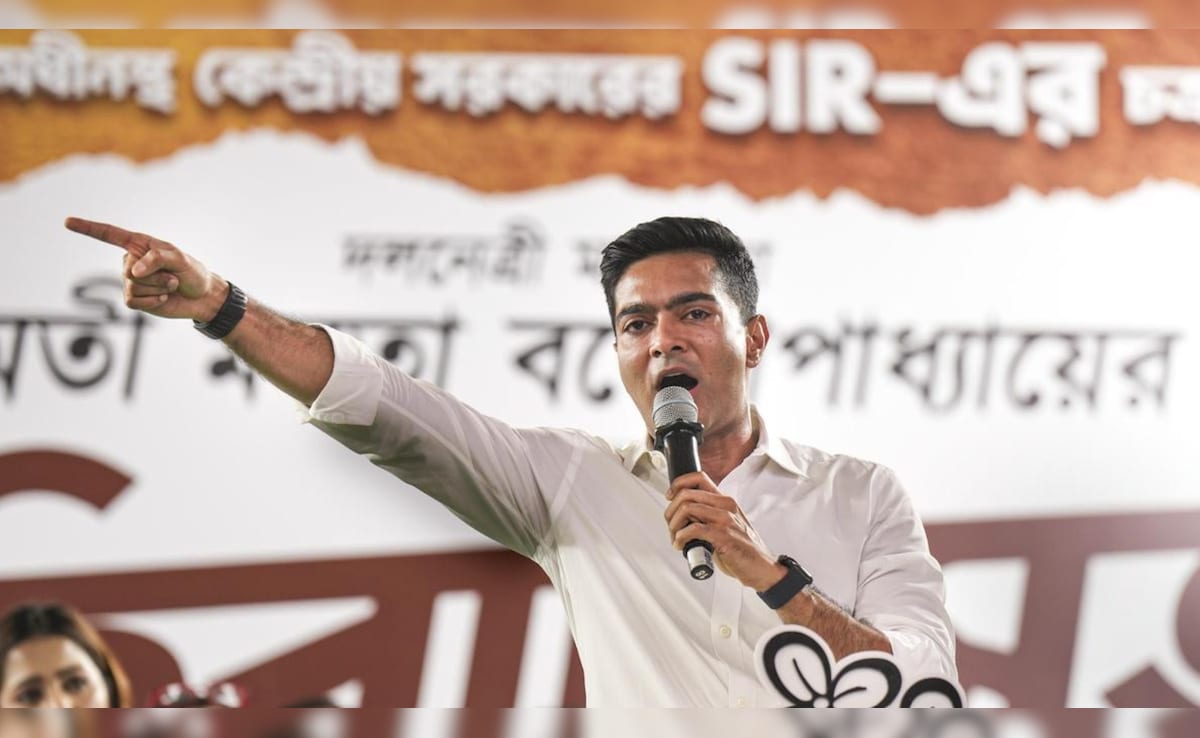 'भाजपा को वोट देंगे तो आपके घर में सांप घुस जाएगा',चुनावी सभा में अभिषेक बनर्जी का अजीबोगरीब बयान