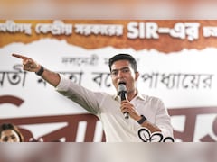 'भाजपा को वोट देंगे तो आपके घर में सांप घुस जाएगा',चुनावी सभा में अभिषेक बनर्जी का अजीबोगरीब बयान