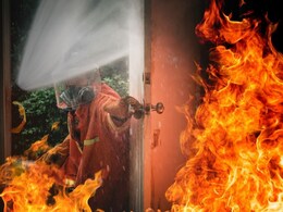 Surat Fire: सूरत में साड़ी गोदाम में लगी भीषण आग, एक बच्चे और चार महिलाओं की दर्दनाक मौत&nbsp;