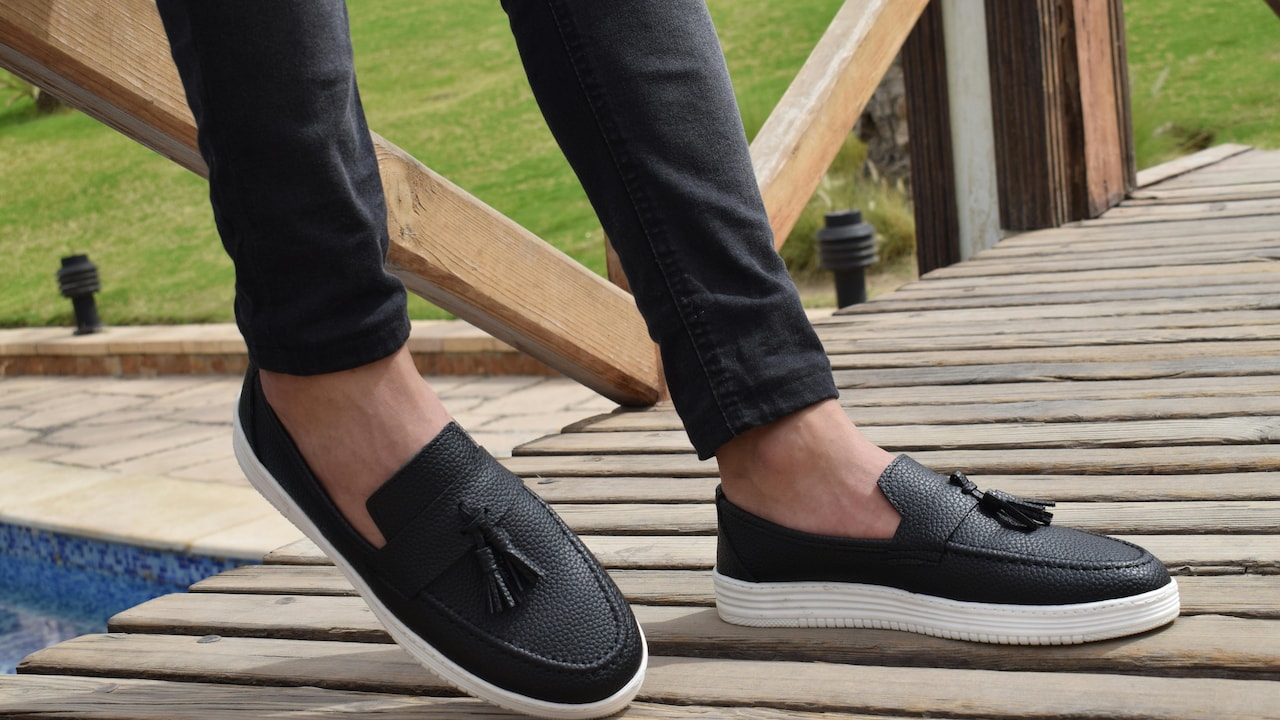 Lightweight Running Shoes with Cushioned Sole for Daily Runs